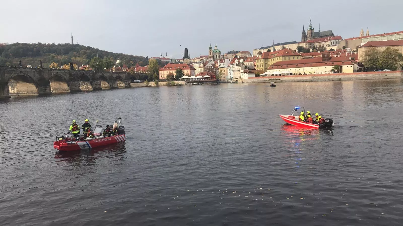 Hasiči Prahy 1 cvičili na Vltavě