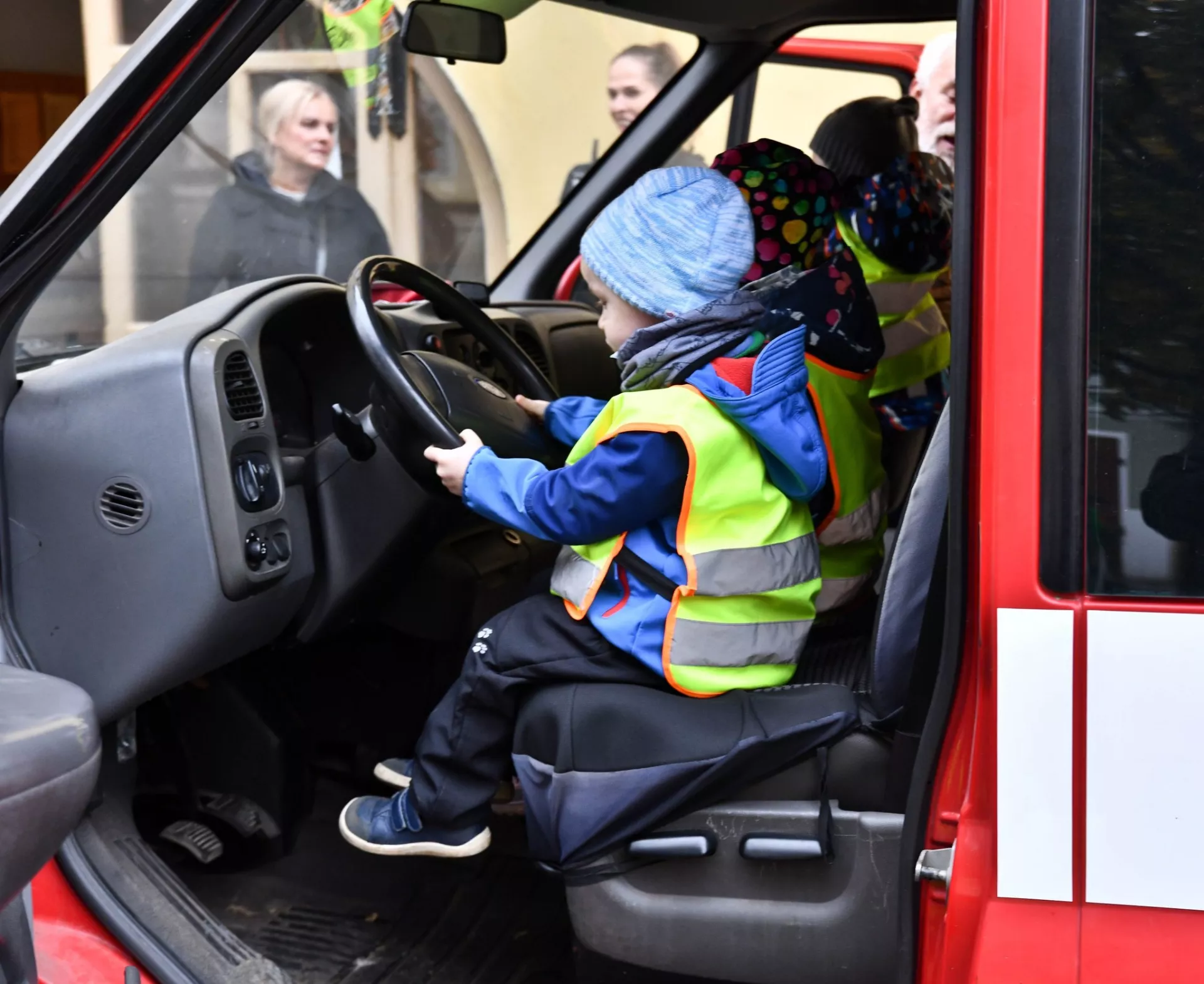 Dobrovolní hasiči s městskou policí učili děti prevenci